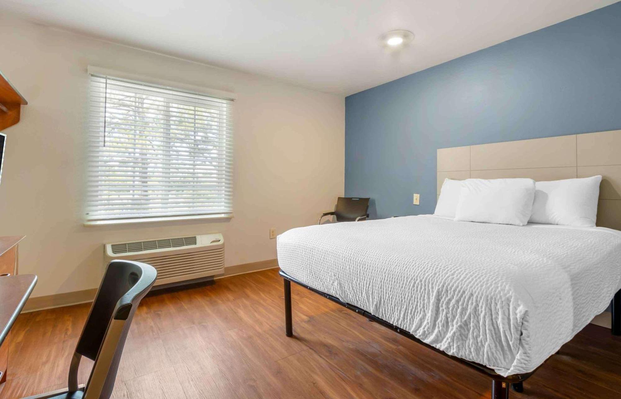 Extended America Select - Charleston - - I-526 North Charleston